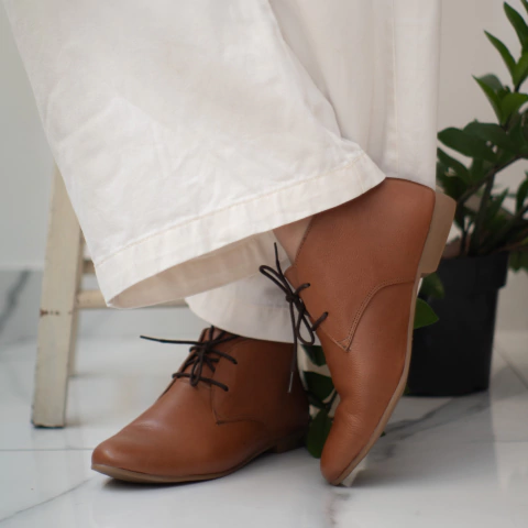 BOTA JULIANA CARAMELO COURO AZZULI