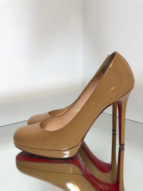 Sapato Louboutin 35 BR