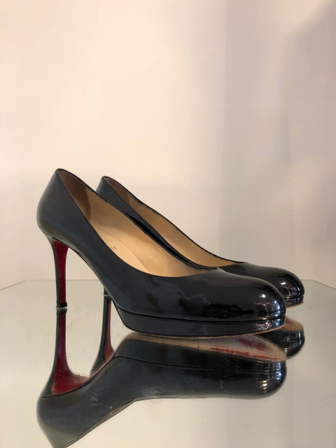 Sapato Christian Louboutin 39