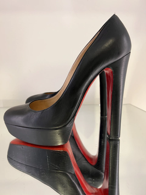 Sapato Christian Louboutin 37 Br