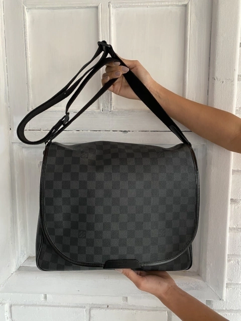 Pasta Louis Vuitton Abbesses Messenger