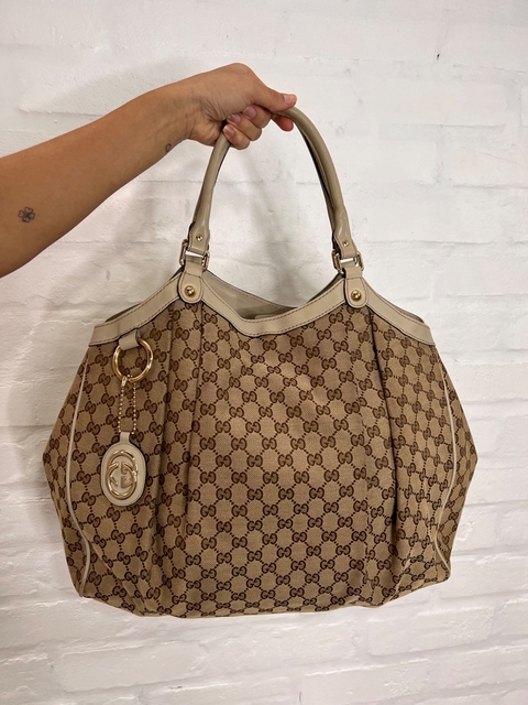 Bolsa Gucci Sukey GG Canvas Dourada Large
