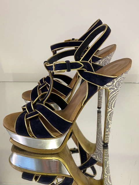 Sandália Yves Saint Laurent 35 BR