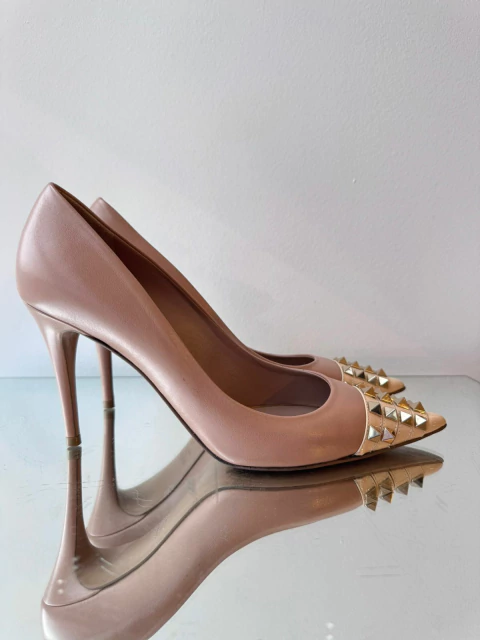 Scarpin Valentino Garavani Rockstud 36 BR - comprar online