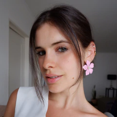 Aros Flor Rosa Pastel - Soleil Bijouterie