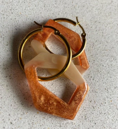 Imagen de argollas con piezas de resina art 187