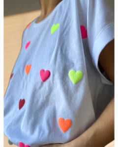 Remera Corazoncitos aleatorios en internet