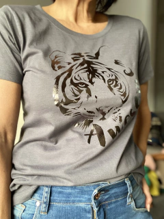 Remera Awesome tiger - comprar online