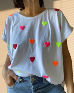Remera Corazoncitos aleatorios - comprar online