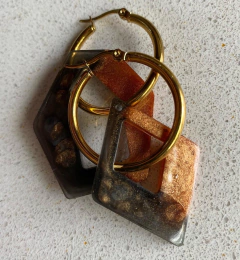 argollas con piezas de resina art 187 - Natalia Dubinsky Customizacion de prendas y Objetos