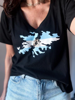 Remera Malvinas Argentinas - Natalia Dubinsky Customizacion de prendas y Objetos