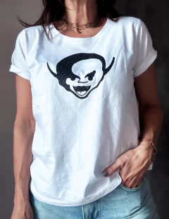 Remera Los piojos - Natalia Dubinsky Customizacion de prendas y Objetos