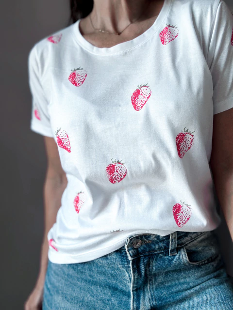 Remera frutillas serigrafia