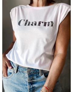 Remera Hombreras style/ charm on internet