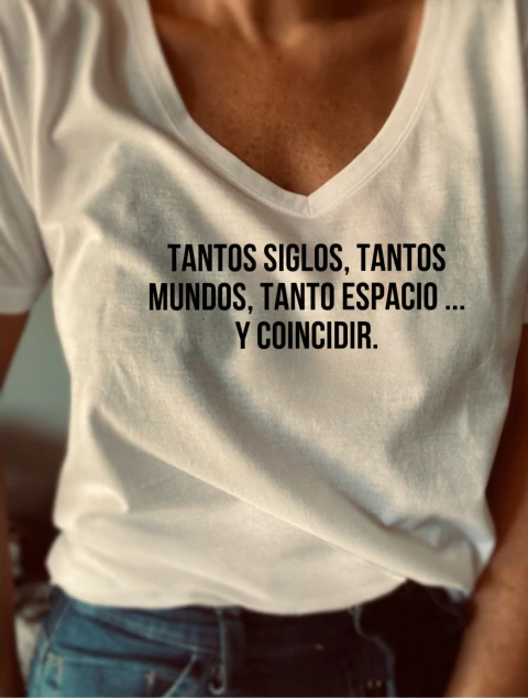 Remera Tantos siglos, tantos mundos