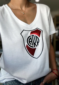 Remera River - Natalia Dubinsky Customizacion de prendas y Objetos