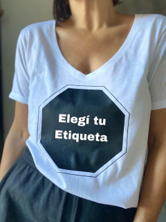 Remera ETIQUETADO EXCESO / AUSENCIA - comprar online