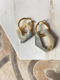 Argollas con formas geométricas marmoladas