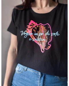 Remera Voglio un po di Sole e sabbia