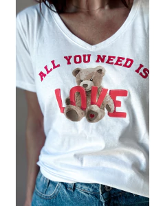 Remera All you need is love DTF bear