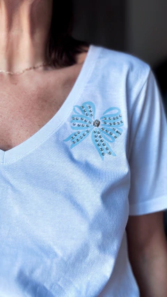 Remera escarapela chica - Natalia Dubinsky Customizacion de prendas y Objetos