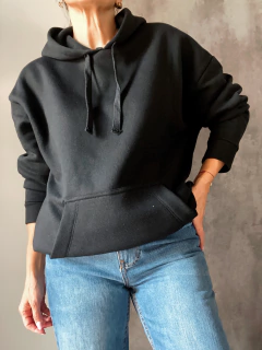 Buzo Seven canguro en internet