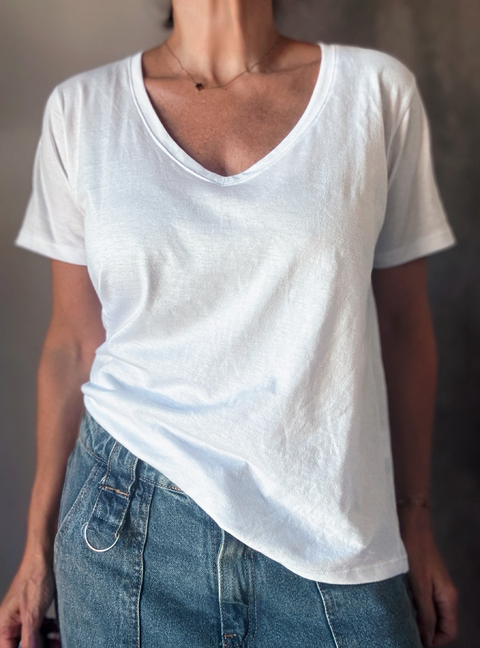 Remera Basica white Cuello V - buy online