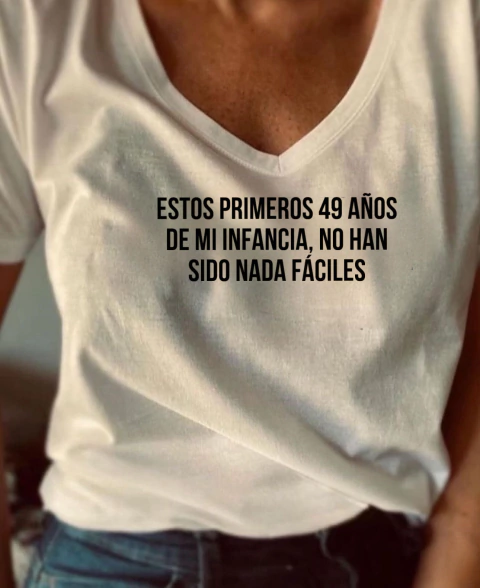 Remera Estos" primeros años" de mi infancia no ham sido nada fáciles