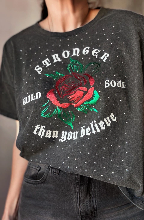 Remera Stronger than you believe rose