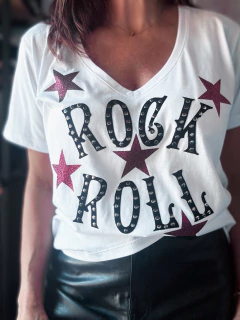 Remera Rock & Roll tachas - Natalia Dubinsky Customizacion de prendas y Objetos