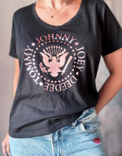 Remera línea rock Ramones metal pink