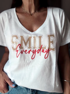 Remera Smile everyday na internet