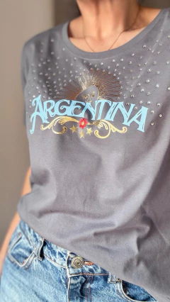 Remera Argentina filete y sol de mayo - Natalia Dubinsky Customizacion de prendas y Objetos