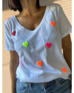 Remera Corazoncitos aleatorios