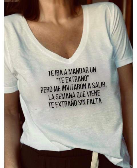 Remera Te iba a mandar un Te extraño pero