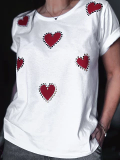 Remera corazones tachas - loja online