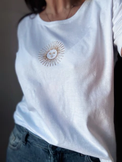 Remera Sol de Mayo (estampa chica) en internet