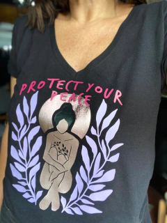 Remera Protect your peace - Natalia Dubinsky Customizacion de prendas y Objetos