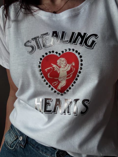 Remera Stealing hearts en internet