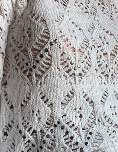 Sweater calado tachas en internet