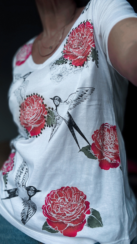 Remera Swallow & roses serigrafia - buy online