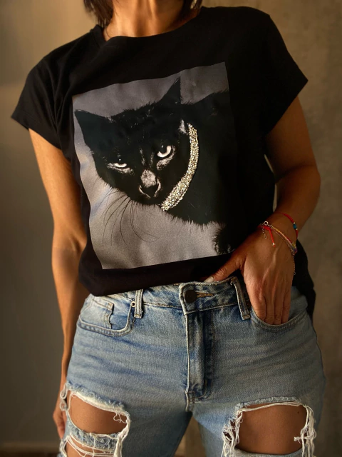 Remera grunge style intervenida Mora