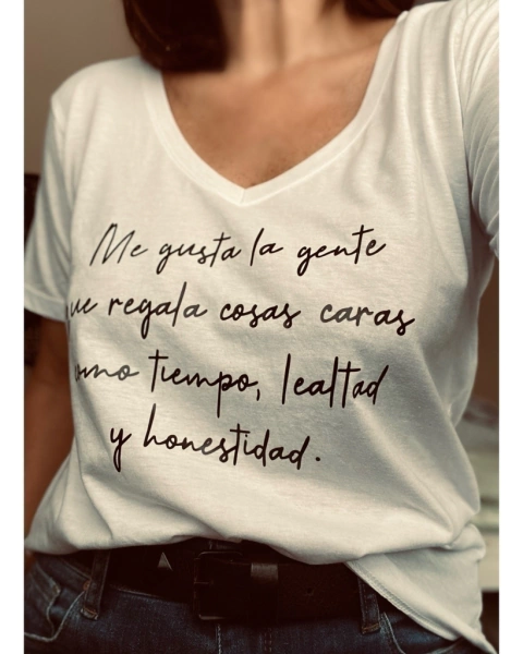 Remera Me gusta la gente que regala cosas caras