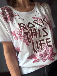 Remera Rock This Life flower tachas serigrafía - comprar online