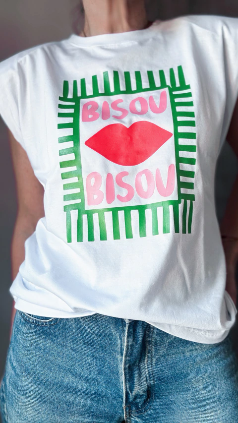 Remera Bisou hombreras