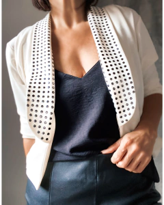 Blazer corto Anna. Tachas on internet