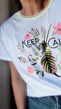 Imagen de Remera keep calm cuello tejido