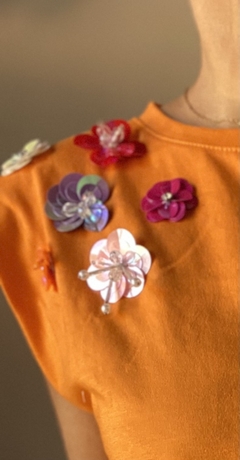 Remera Primavera hombreras (demora especial) - tienda online