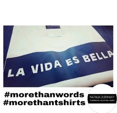 Remera LA VIDA ES BELLA