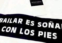 Remera Bailar es soñar con los pies